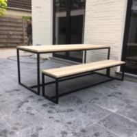 tafel en bank steigerhout en stalen onderstel