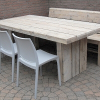 tafel 2 met bank met rugleuning